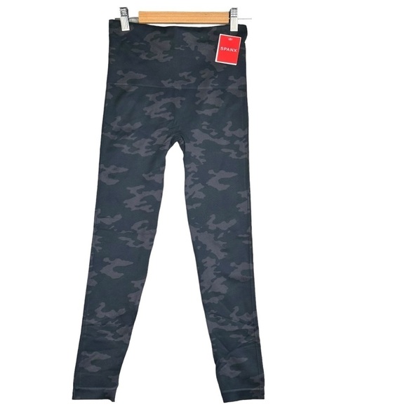 Spanx Look At Me Now Cropped Seamless Leggings Black Camo Women's Size Medium - Picture 4 of 11